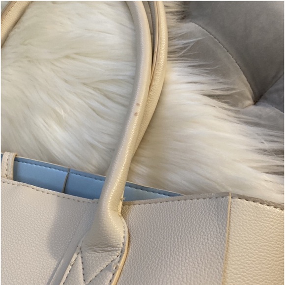 🔥Large Cream Woven Panel Shoulder Bag 
EUC OVER 60% OFF PRICE FIRM! - Picture 6 of 9